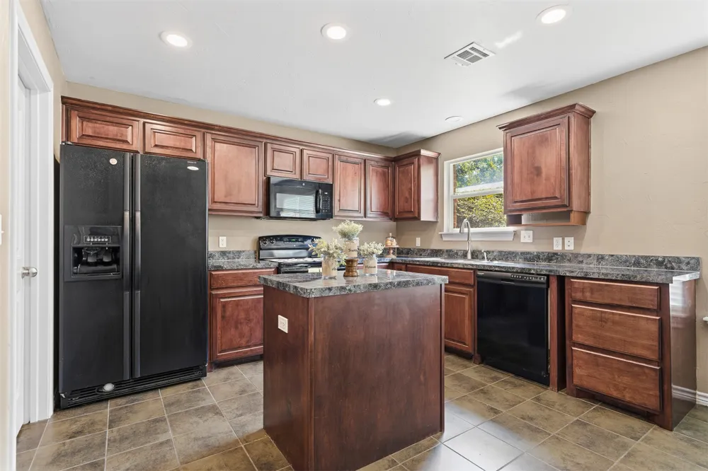 4702 Lake Shore Drive Ardmore, OK 73401