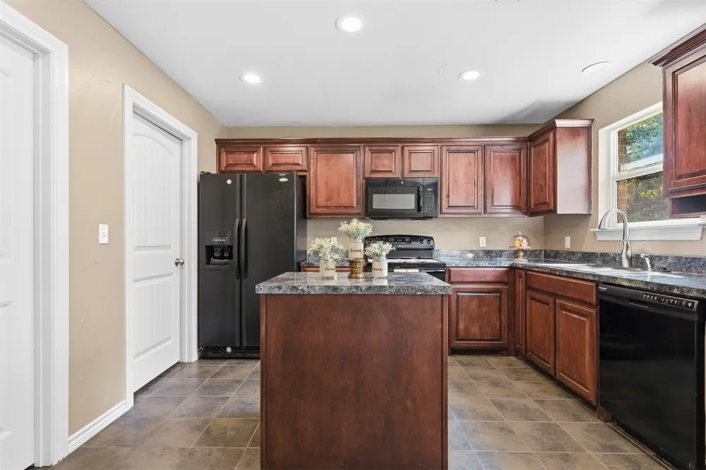 4702 Lake Shore Drive Ardmore, OK 73401