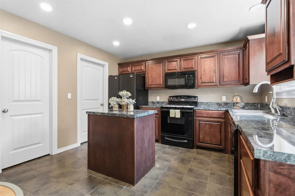 4702 Lake Shore Drive Ardmore, OK 73401