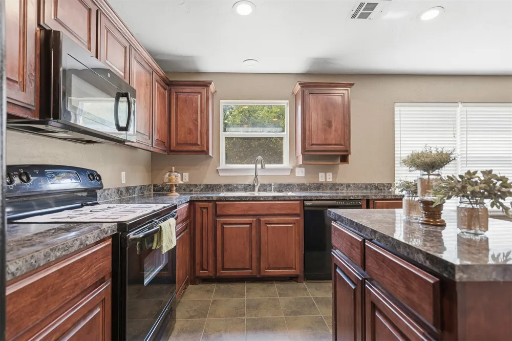 4702 Lake Shore Drive Ardmore, OK 73401