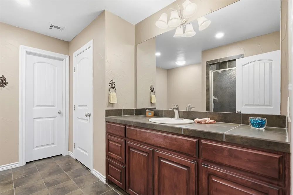 4702 Lake Shore Drive Ardmore, OK 73401