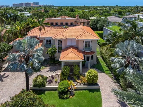 501 Bay Lane
