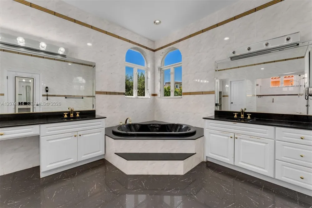 501 Bay Lane Key Biscayne, FL 33149