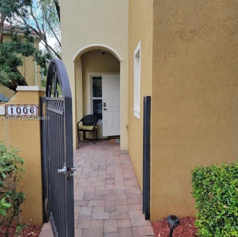 2851 W Prospect Rd #1006 Tamarac, FL 33309