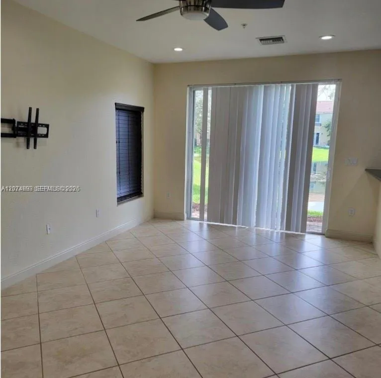 2851 W Prospect Rd #1006 Tamarac, FL 33309