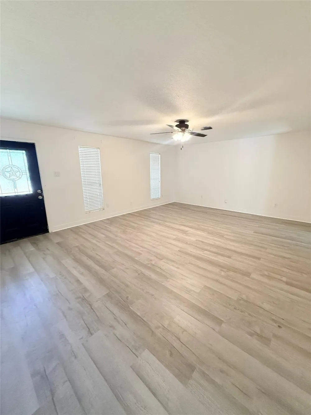 1310 Valley Drive Angleton, TX 77515