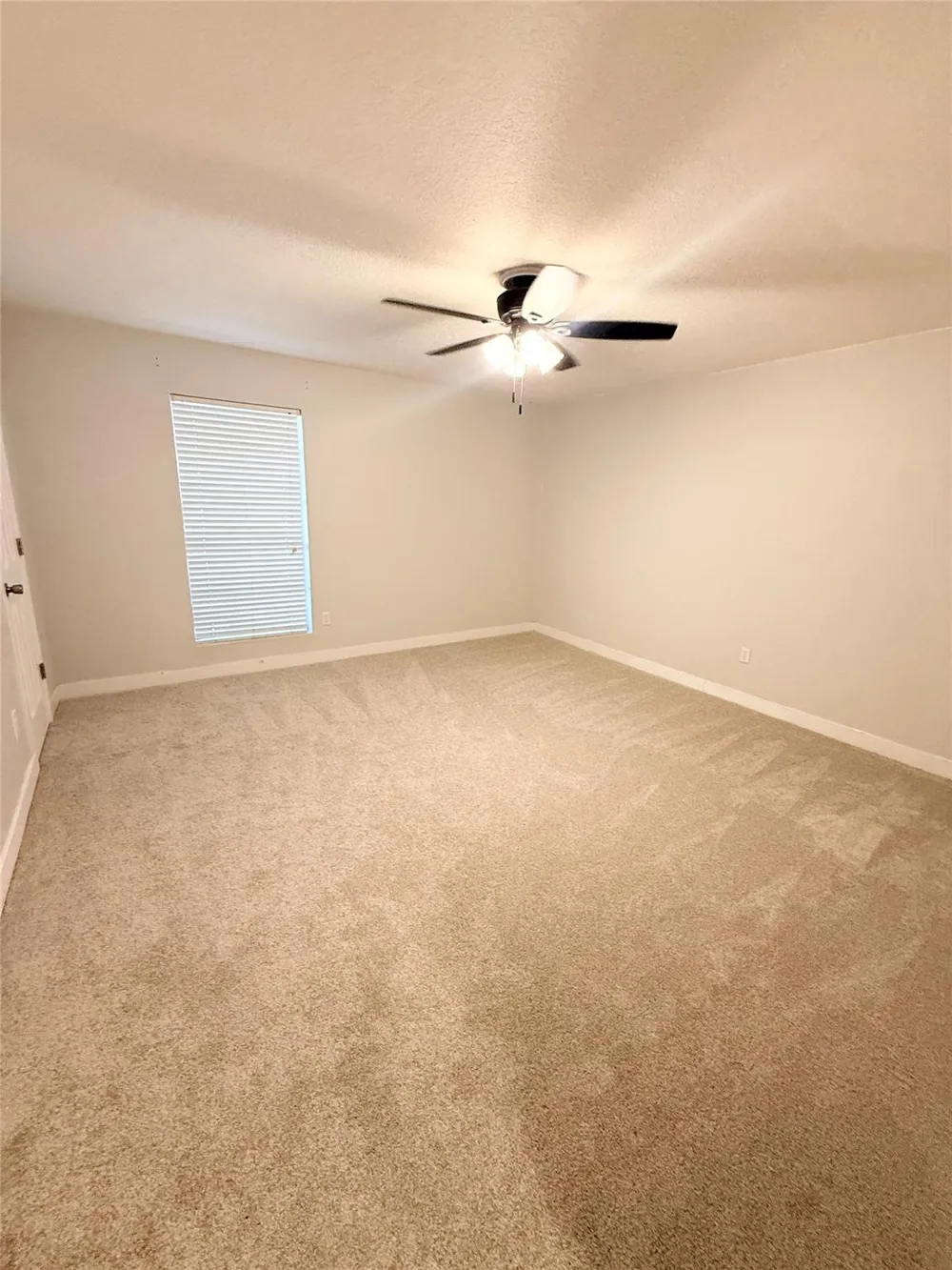1310 Valley Drive Angleton, TX 77515
