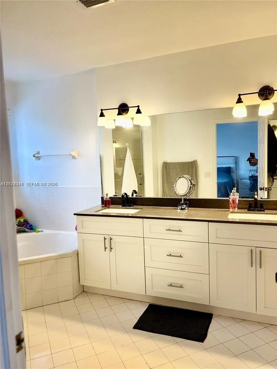 11236 NW 56th St Doral, FL 33178