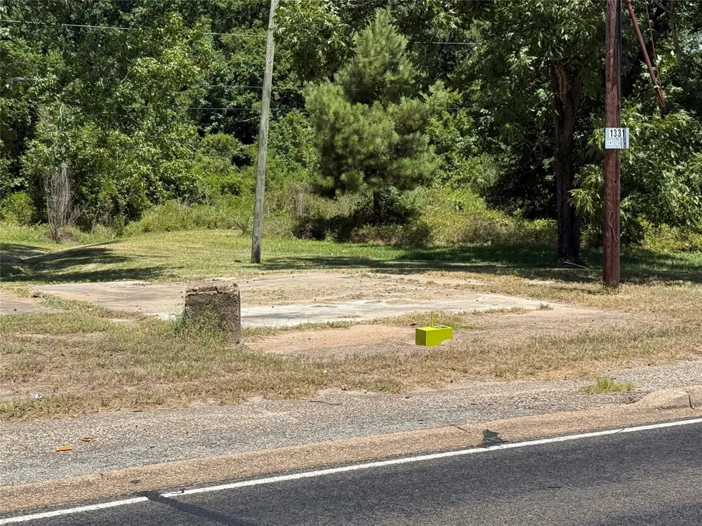 1331 Us Highway 190 W Oakhurst, TX 77359