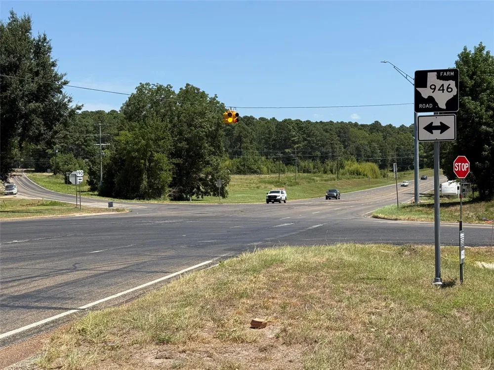 1331 Us Highway 190 W Oakhurst, TX 77359
