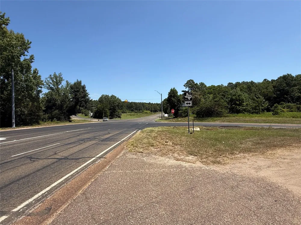 1331 Us Highway 190 W Oakhurst, TX 77359