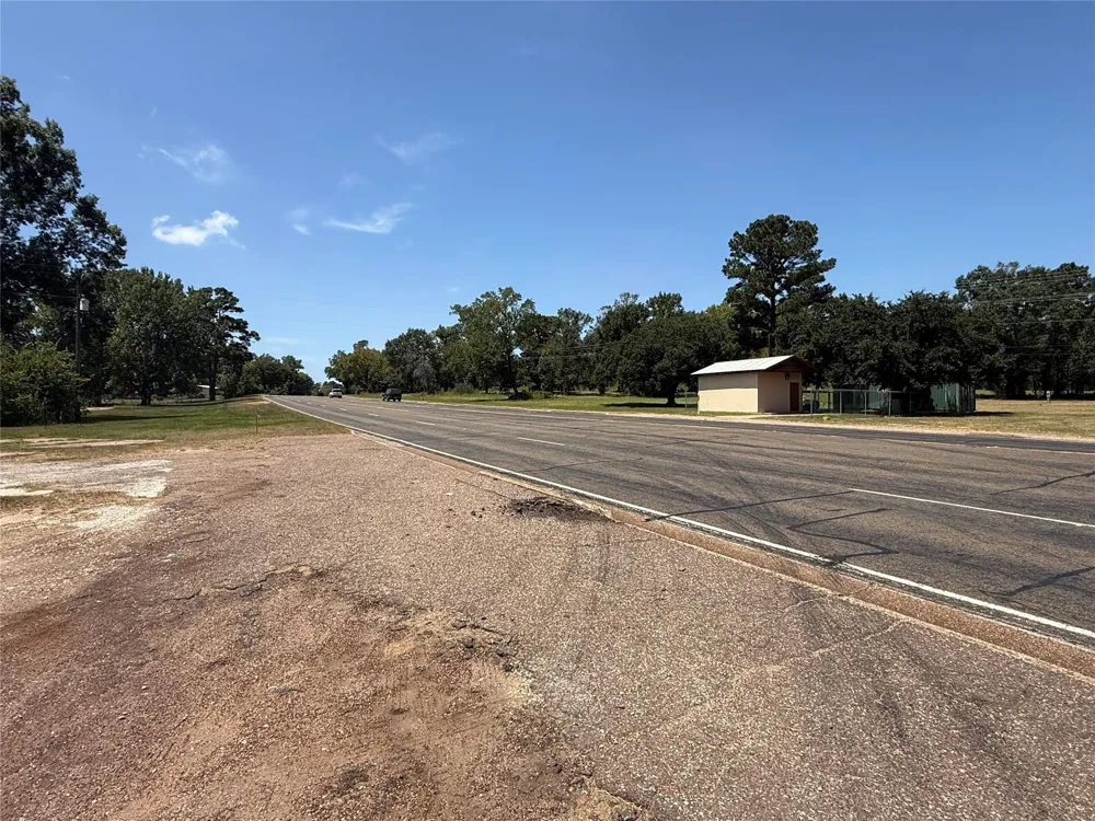 1331 Us Highway 190 W Oakhurst, TX 77359