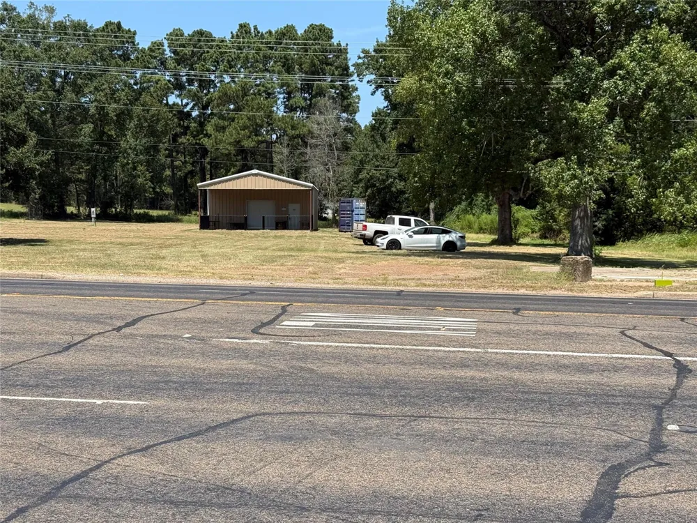 1331 Us Highway 190 W Oakhurst, TX 77359