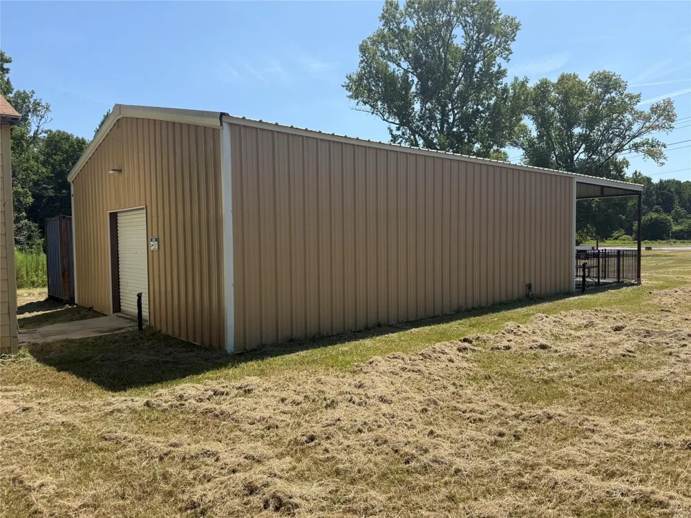 1331 Us Highway 190 W Oakhurst, TX 77359