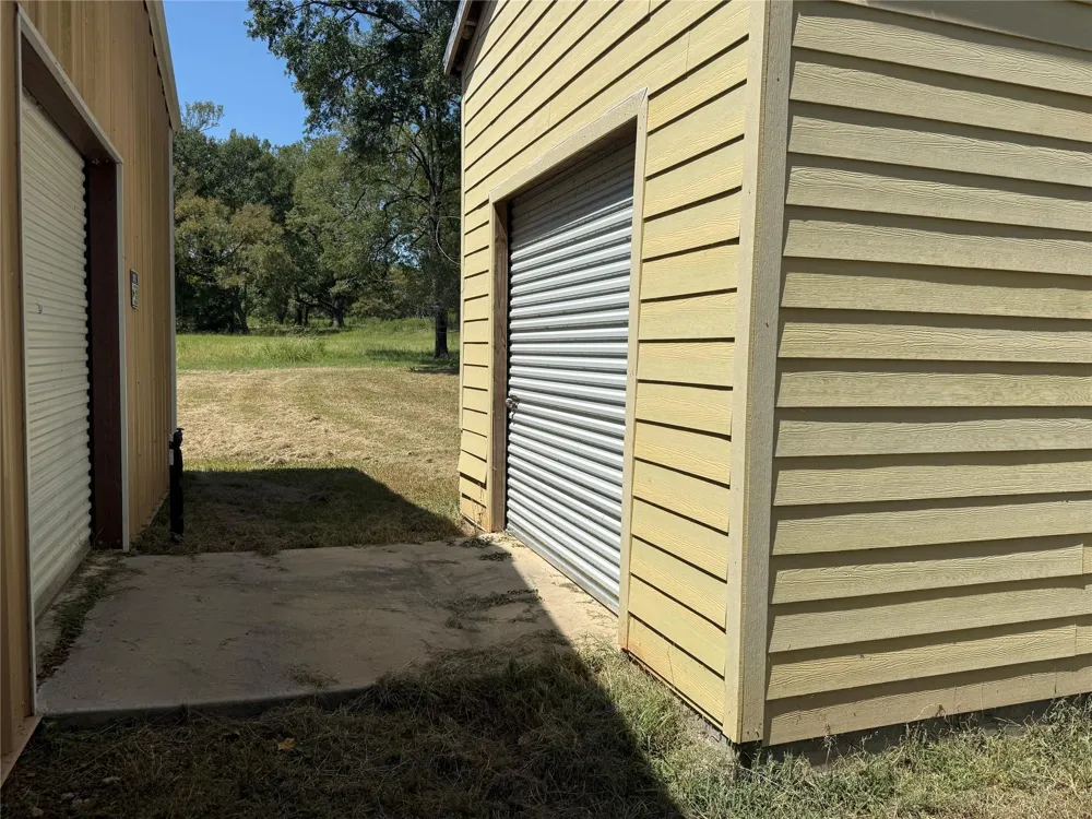 1331 Us Highway 190 W Oakhurst, TX 77359