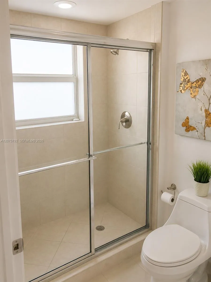 14951 ROYAL OAKS LN #1601 North Miami, FL 33181
