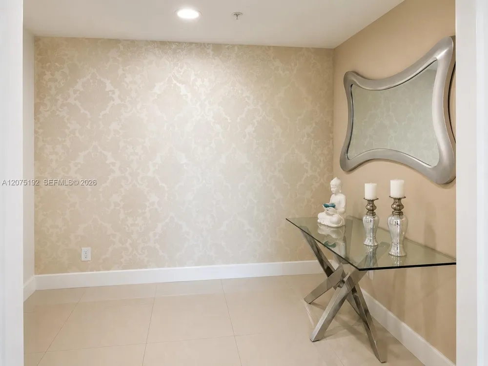 14951 ROYAL OAKS LN #1601 North Miami, FL 33181
