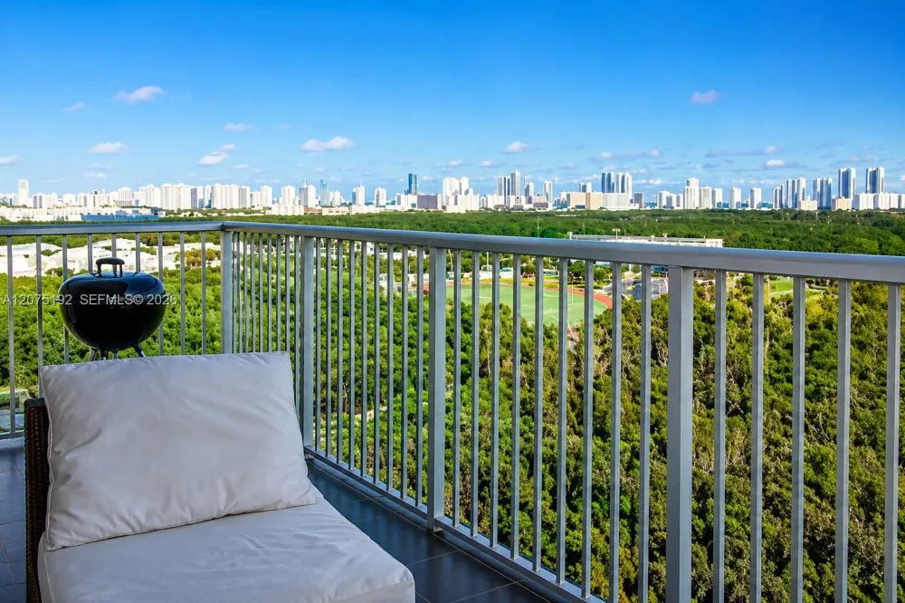 14951 ROYAL OAKS LN #1601 North Miami, FL 33181