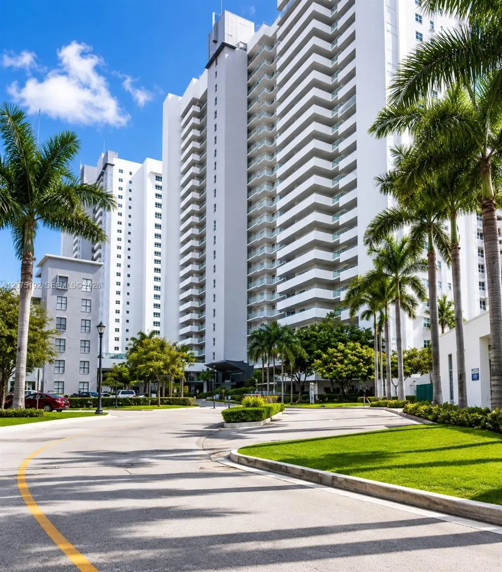14951 ROYAL OAKS LN #1601 North Miami, FL 33181