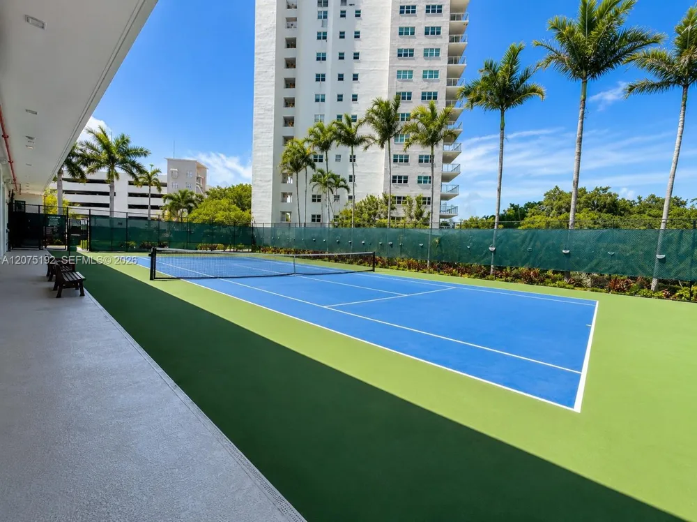 14951 ROYAL OAKS LN #1601 North Miami, FL 33181
