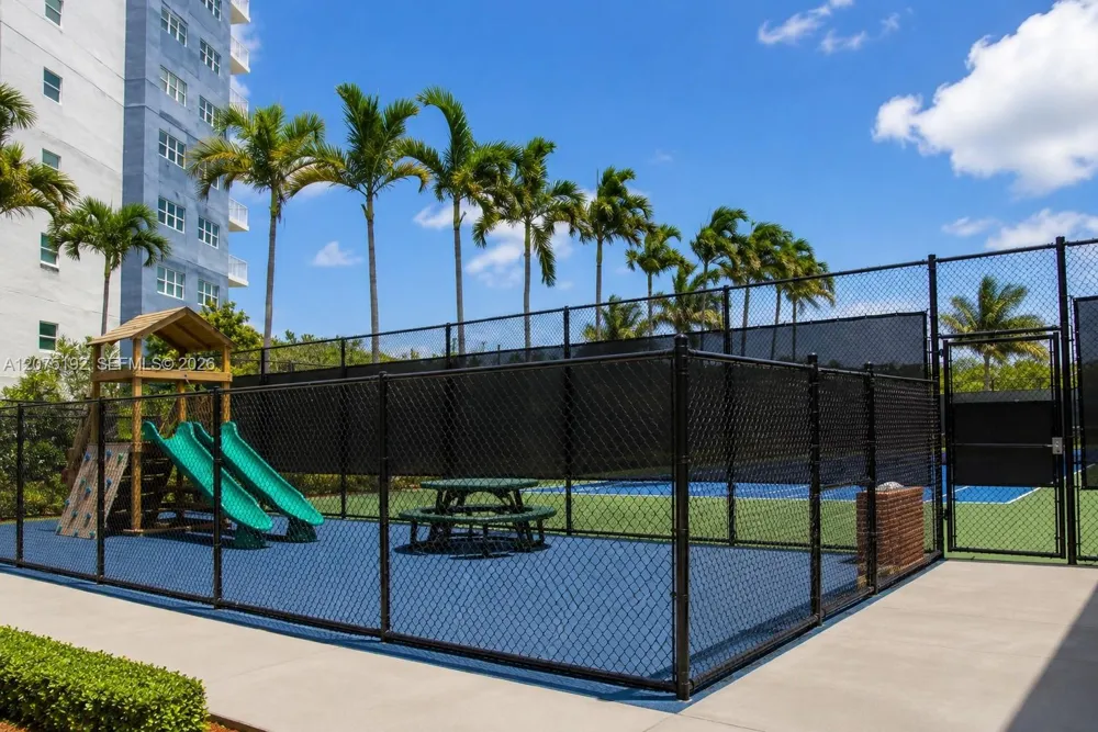 14951 ROYAL OAKS LN #1601 North Miami, FL 33181