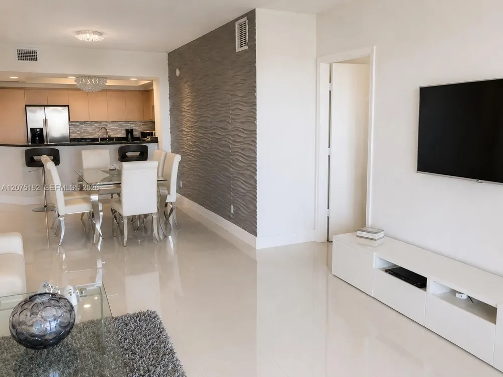 14951 ROYAL OAKS LN #1601 North Miami, FL 33181