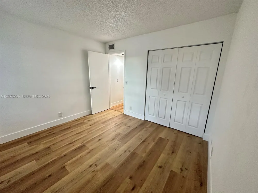 202 Lake Pointe Dr #104 Oakland Park, FL 33309