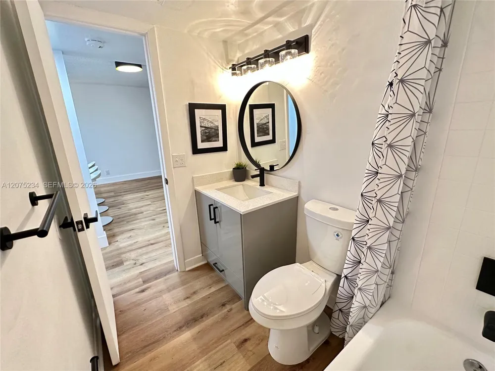 202 Lake Pointe Dr #104 Oakland Park, FL 33309