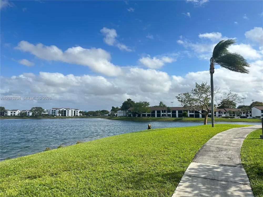 202 Lake Pointe Dr #104 Oakland Park, FL 33309