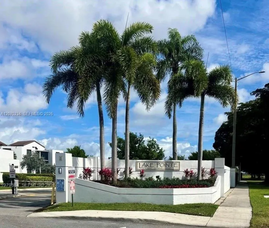 202 Lake Pointe Dr #104 Oakland Park, FL 33309
