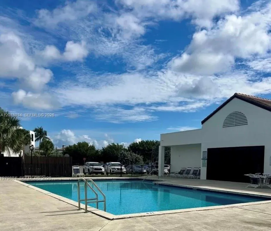 202 Lake Pointe Dr #104 Oakland Park, FL 33309