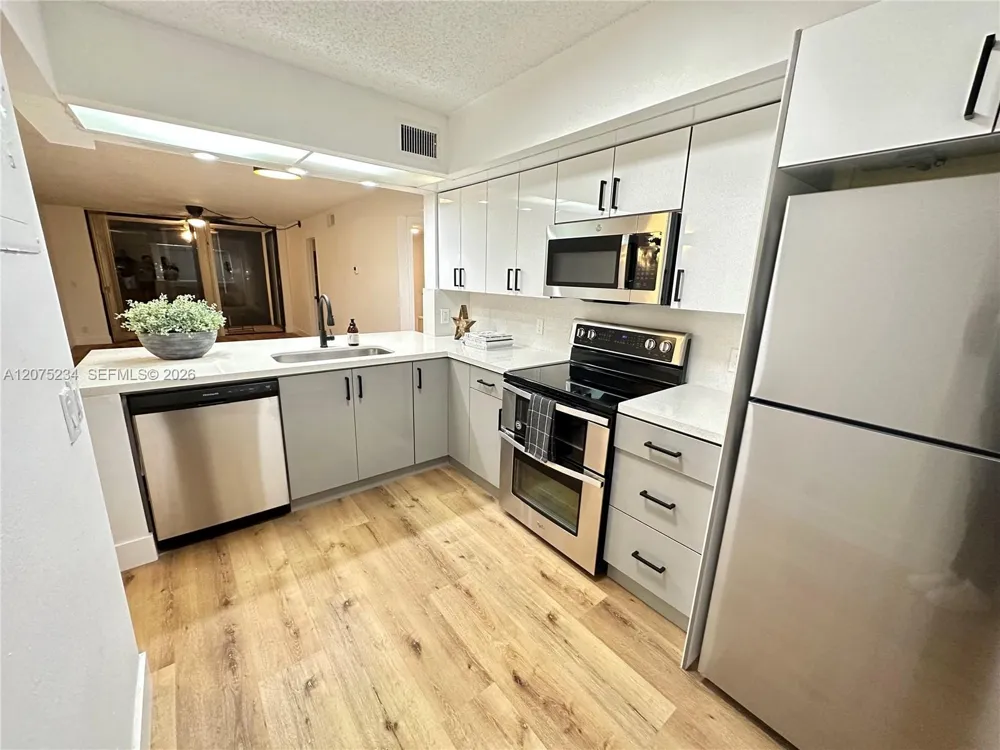 202 Lake Pointe Dr #104 Oakland Park, FL 33309
