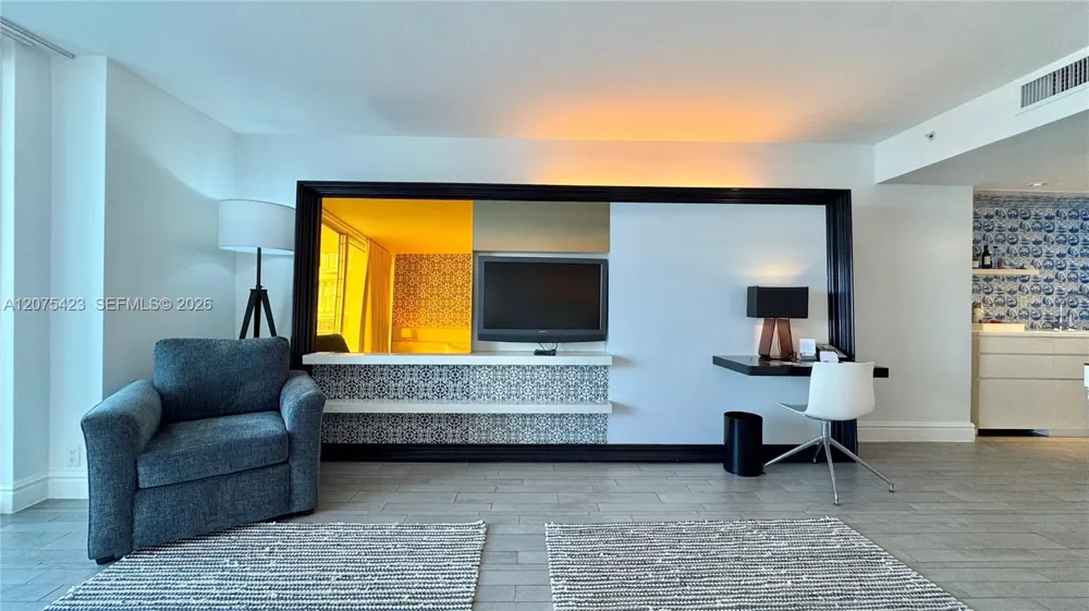 1100 West Ave #812 Miami Beach, FL 33139