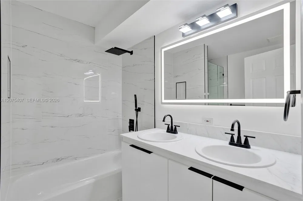 4114 Sapphire St Weston, FL 33331