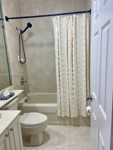 7231 NW 174 ter #202 Hialeah, FL 33015