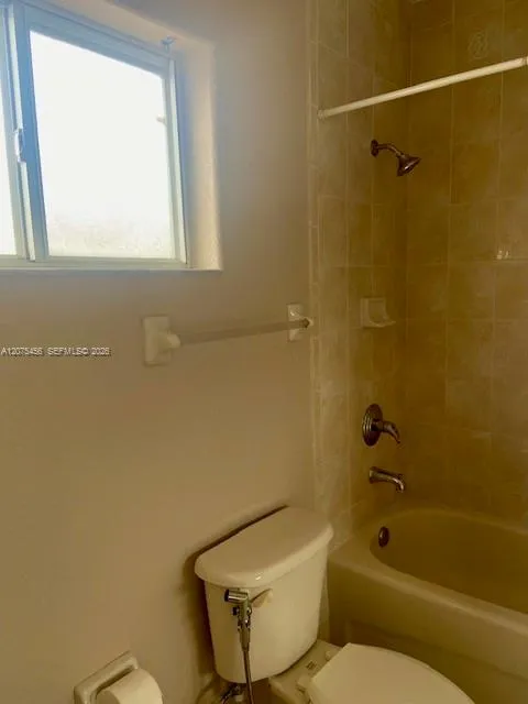 7231 NW 174 ter #202 Hialeah, FL 33015