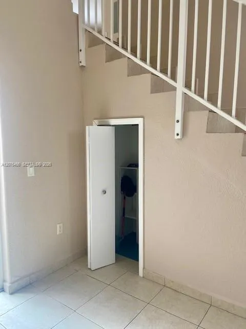 7231 NW 174 ter #202 Hialeah, FL 33015