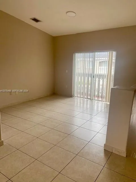 7231 NW 174 ter #202 Hialeah, FL 33015