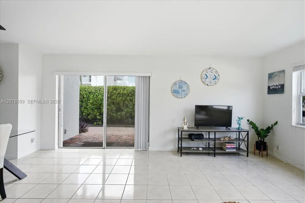 3105 NE 28th St #1B Fort Lauderdale, FL 33308