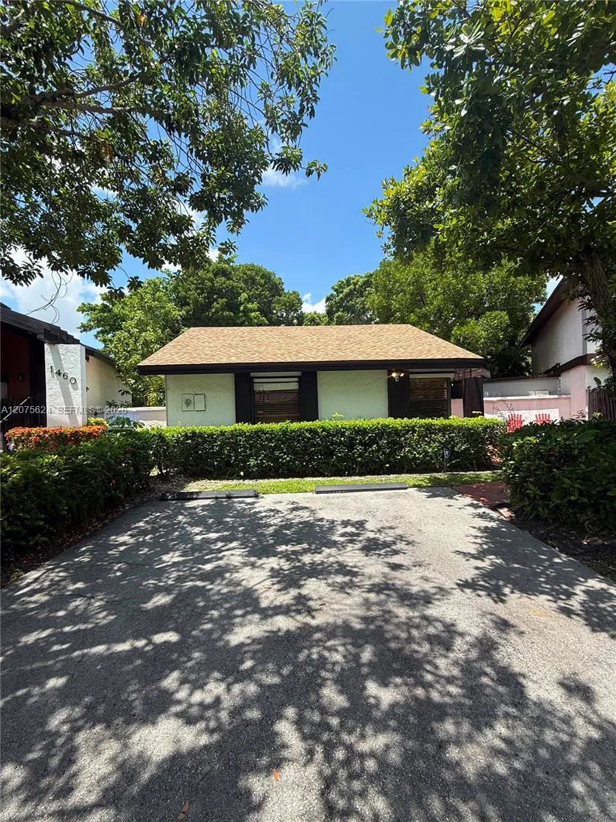 1470 Flamingo Ct Pembroke Pines, FL 33026
