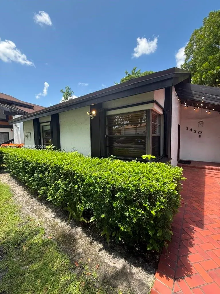 1470 Flamingo Ct Pembroke Pines, FL 33026