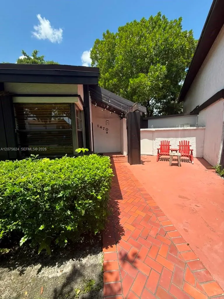 1470 Flamingo Ct Pembroke Pines, FL 33026