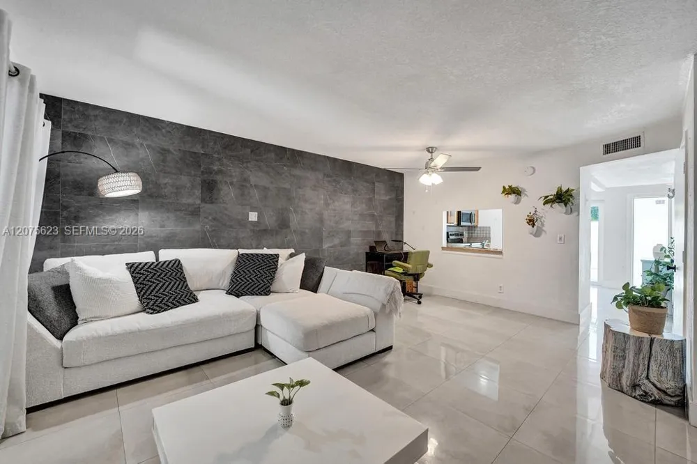 3000 NW 5th Ter #112 Pompano Beach, FL 33064