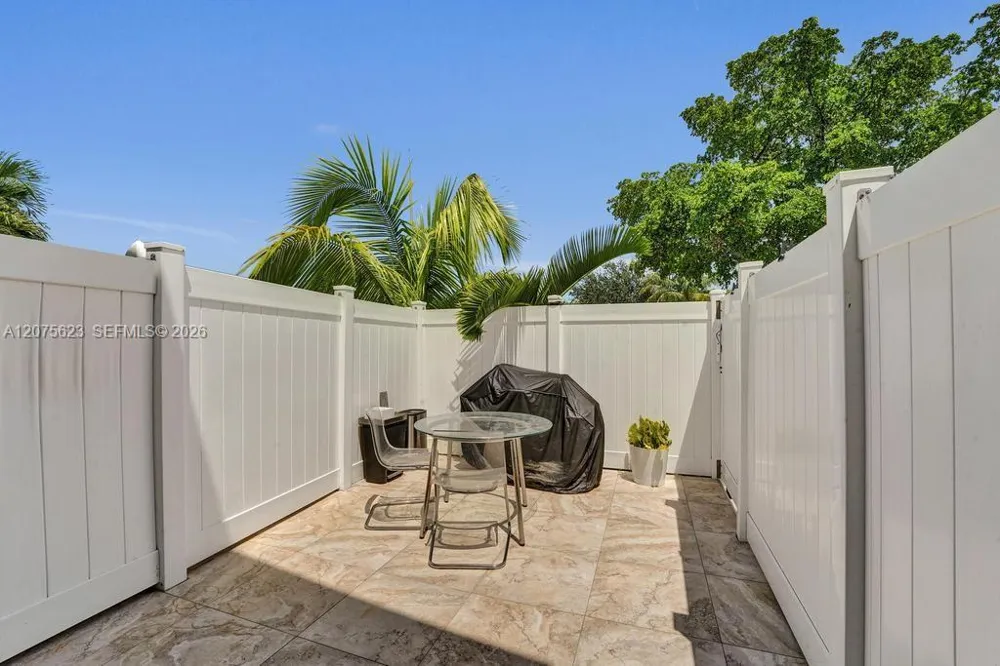3000 NW 5th Ter #112 Pompano Beach, FL 33064