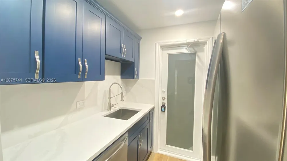 255 Sunrise Dr #107 Key Biscayne, FL 33149