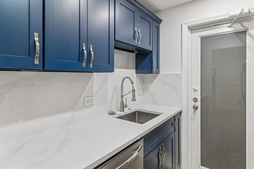 255 Sunrise Dr #107 Key Biscayne, FL 33149