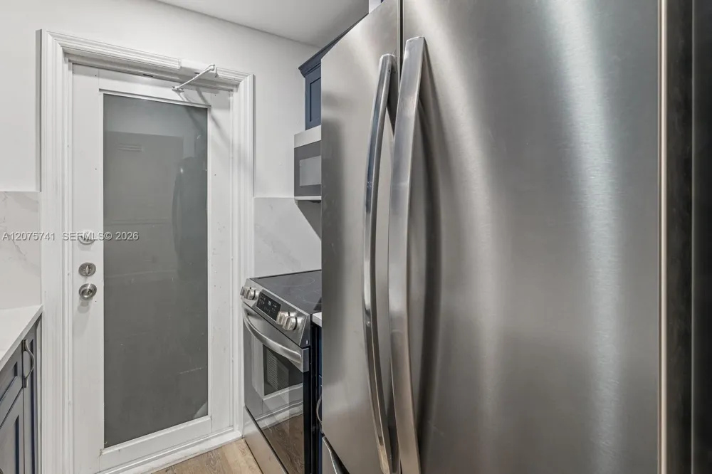 255 Sunrise Dr #107 Key Biscayne, FL 33149