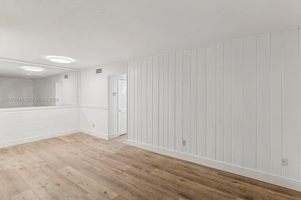 255 Sunrise Dr #107 Key Biscayne, FL 33149