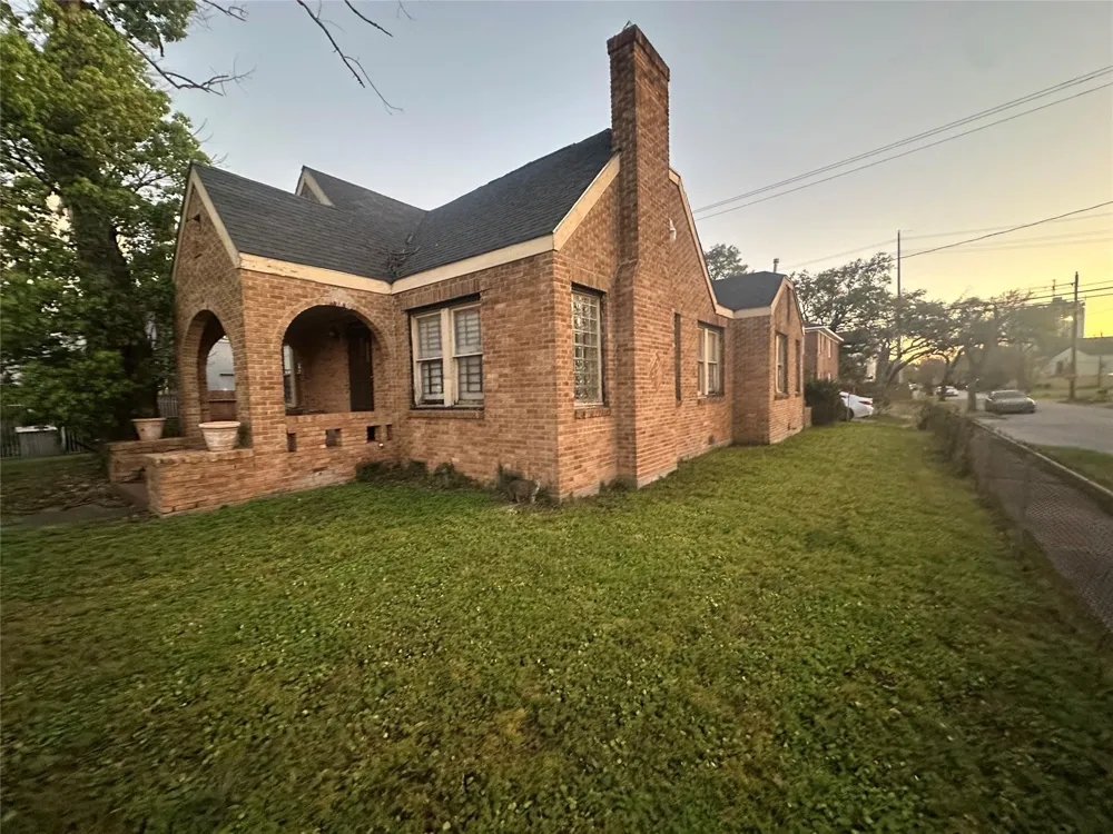 1704 Rosewood Street Houston, TX 77004