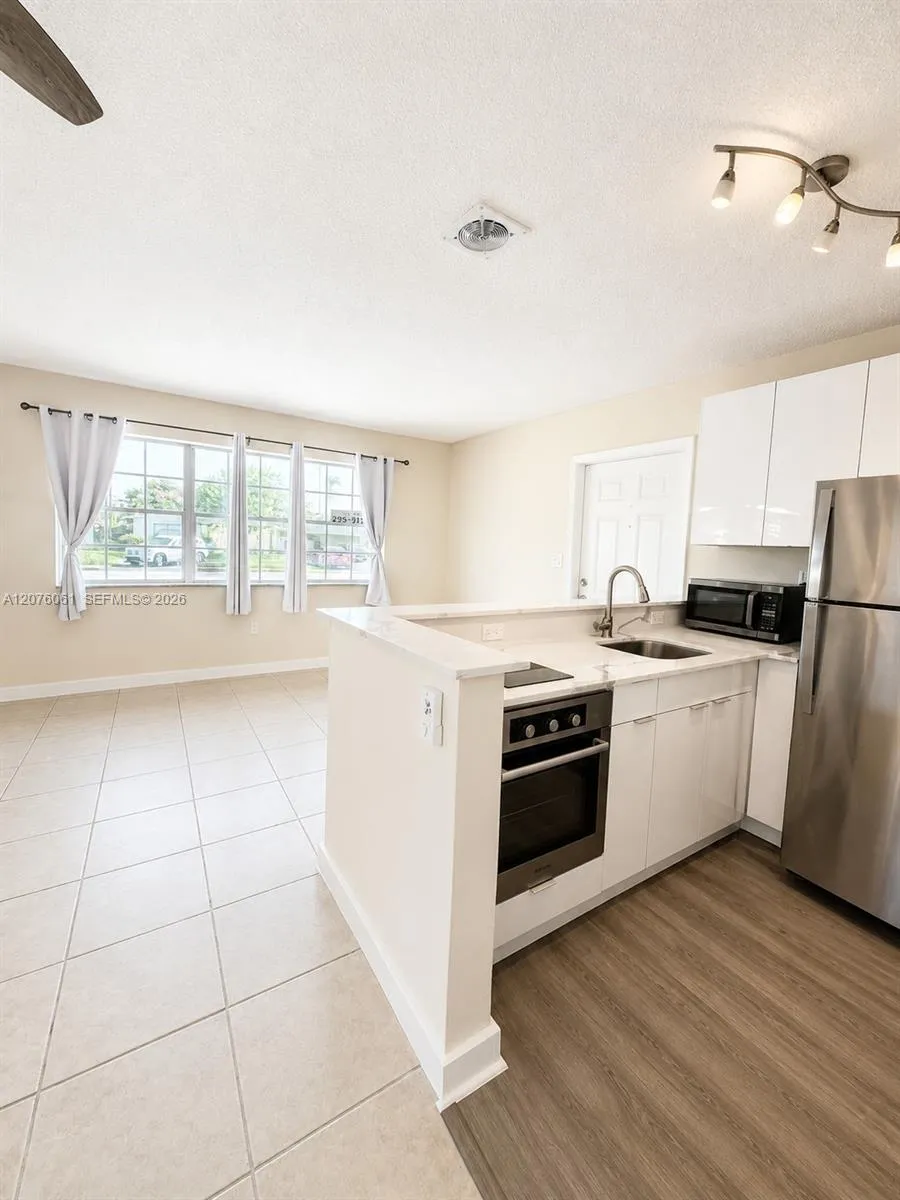 1711 NE 56th St #5 Fort Lauderdale, FL 33334